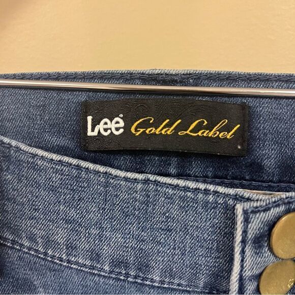 Lee gold label flared jeans.  Size 6 - Picture 5 of 7